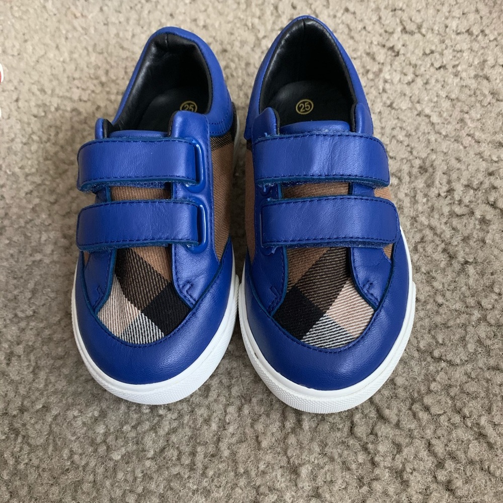 Unisex Burberry shoes